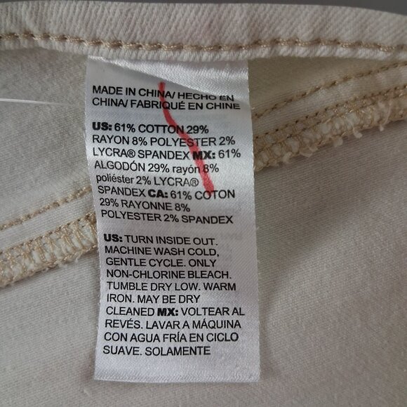 Chico's So Slimming Stacked Fray Girlfriend Crop Jeans Women's Size 14 Sea Salt - Picture 7 of 8